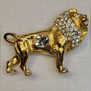 Vintage-style Averil Rhinestone Lion Brooch / Pin